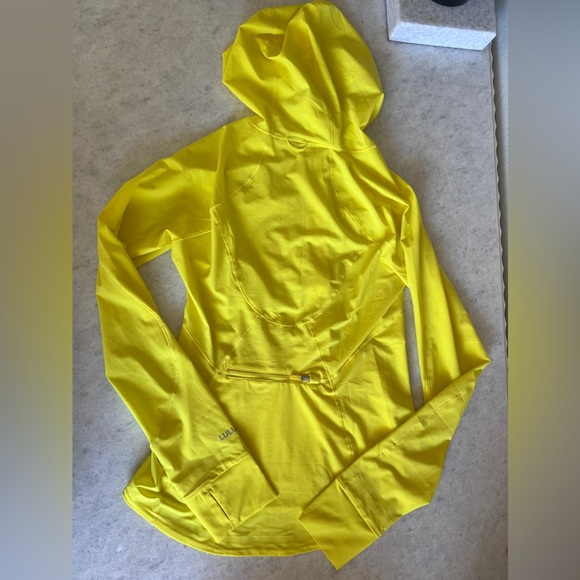 Lululemon must over windbreaker sonic yellow sz 4 read flaws - Picture 3 of 6